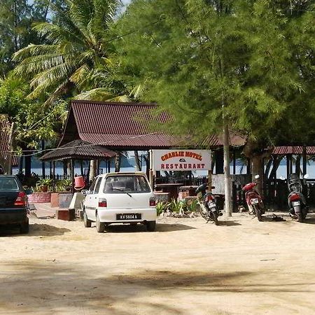 Charlie Motel & Restaurant Pantai Cenang  Exterior foto