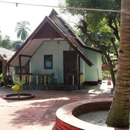 Charlie Motel & Restaurant Pantai Cenang  Exterior foto