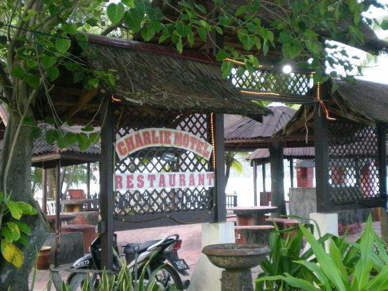 Charlie Motel & Restaurant Pantai Cenang  Exterior foto